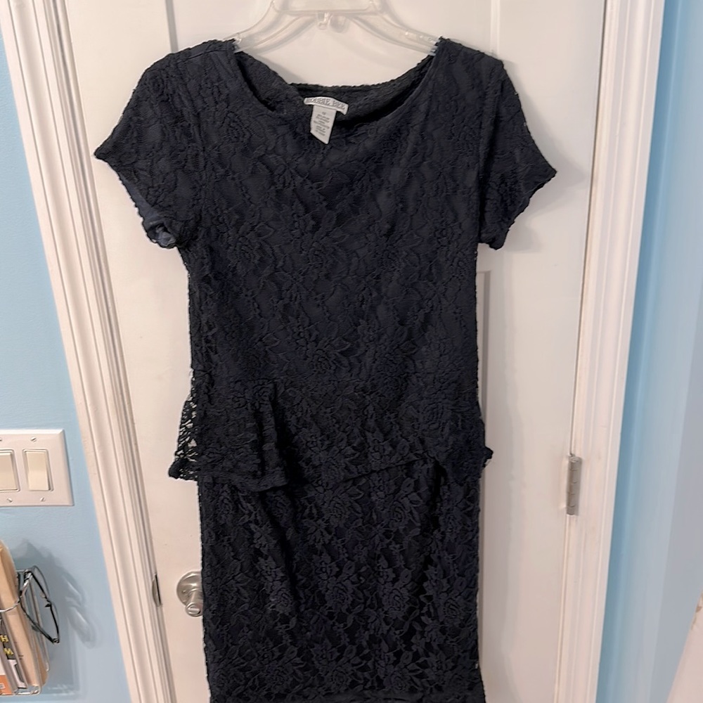 Navy dress by Robbie bee. Stretchy with lace look. Easy pull on.